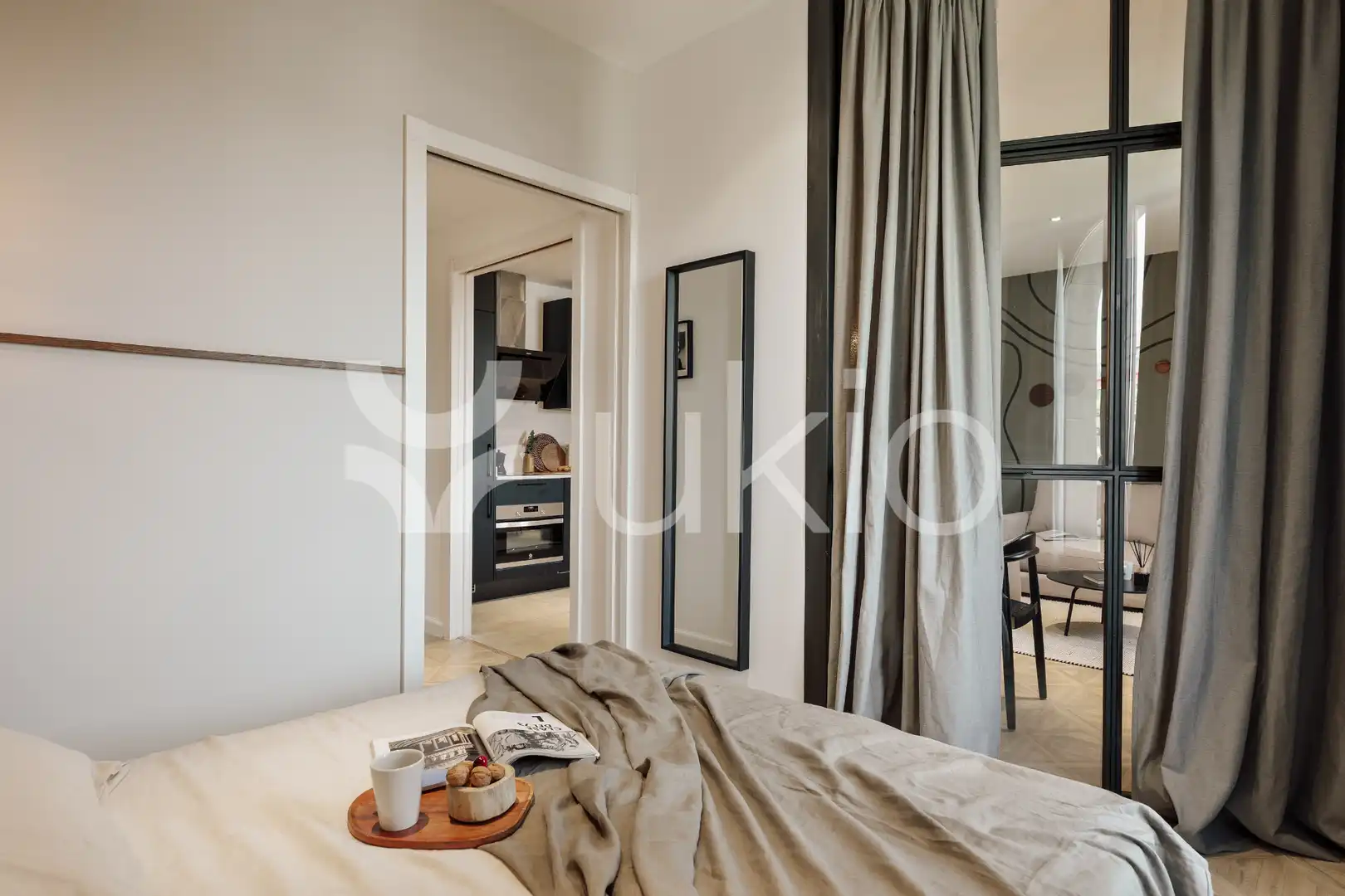 Dormitori de Apartament de lloguer en Barcelona amb Aire condicionat, Calefacció i Moblat
