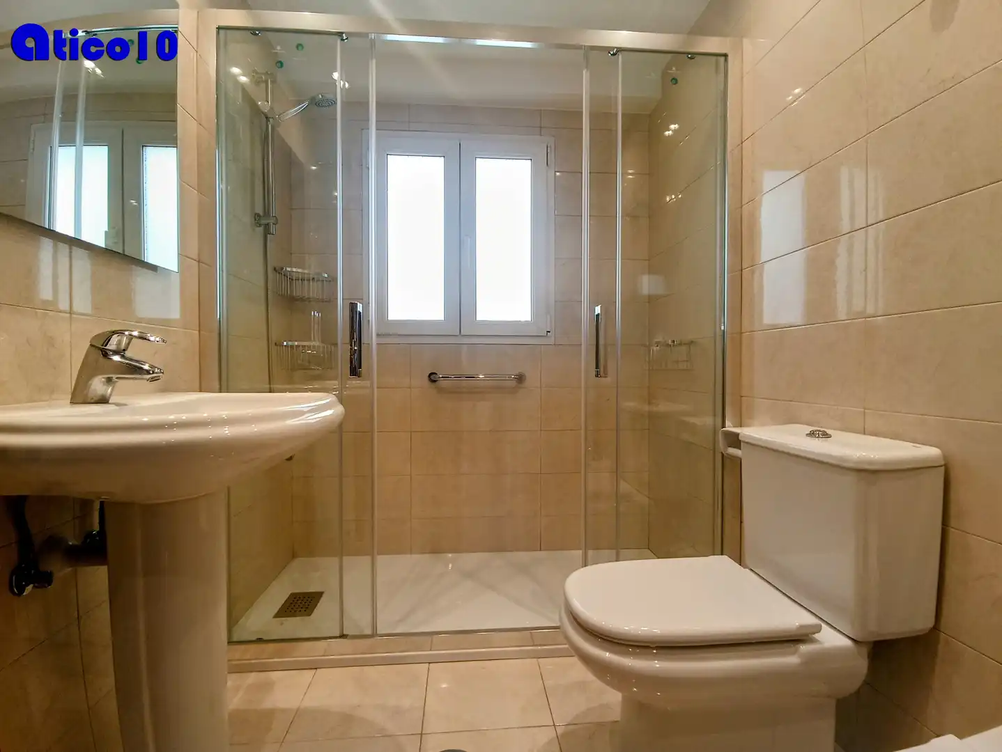 Badezimmer von Wohnung zur Miete in Oviedo  mit Heizung, Terrasse und Möbliert