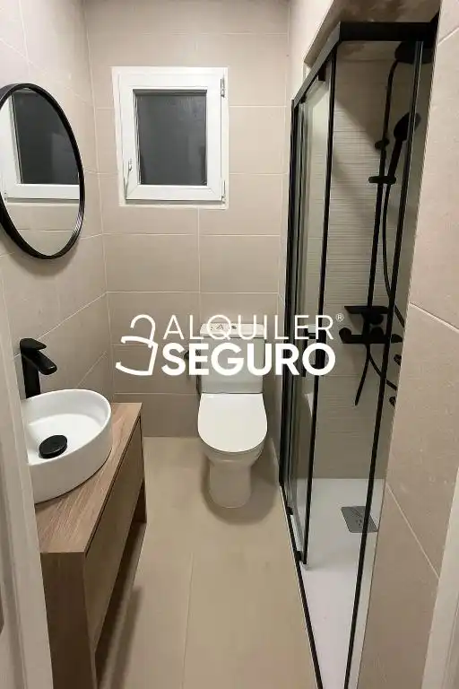 Bany de Pis de lloguer en Jerez de la Frontera amb Aire condicionat i Moblat