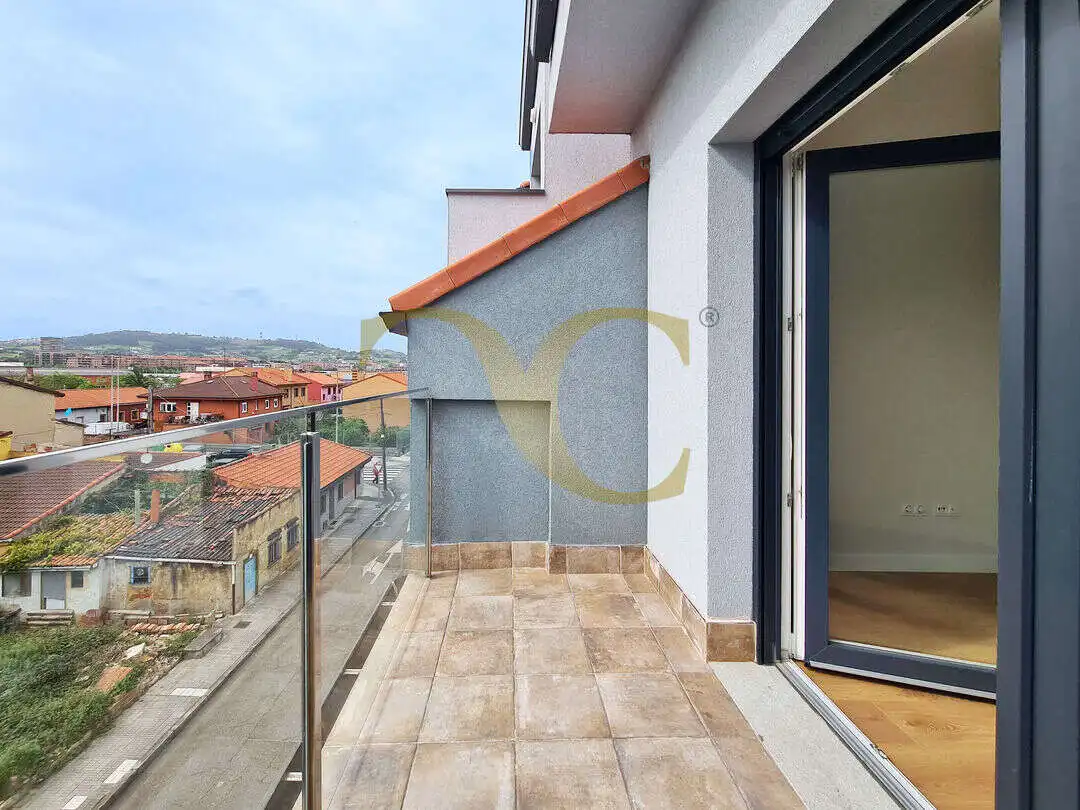 Terrassa de Dúplex en venda en Gijón  amb Calefacció, Terrassa i Traster