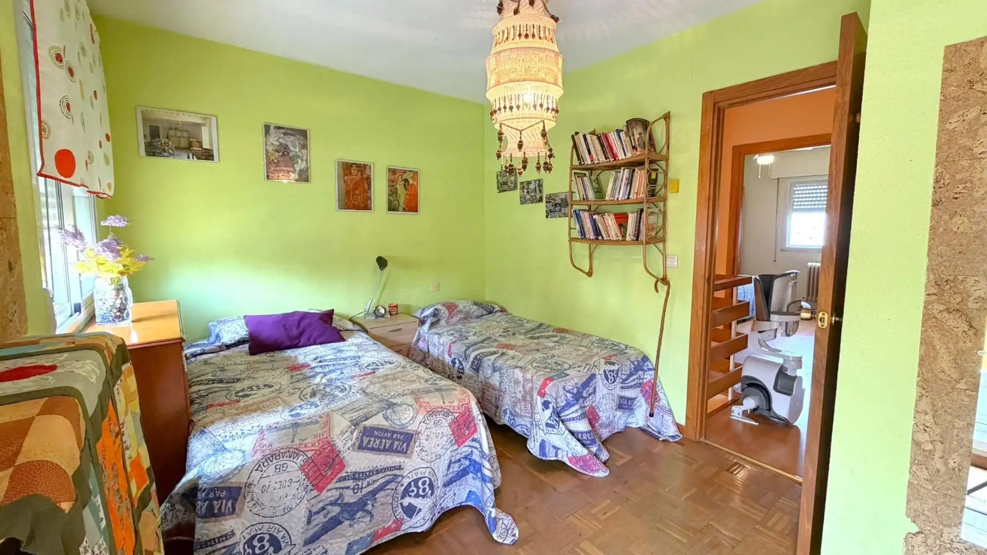 Dormitori de Casa adosada en venda en San Sebastián de los Reyes amb Calefacció, Jardí privat i Terrassa