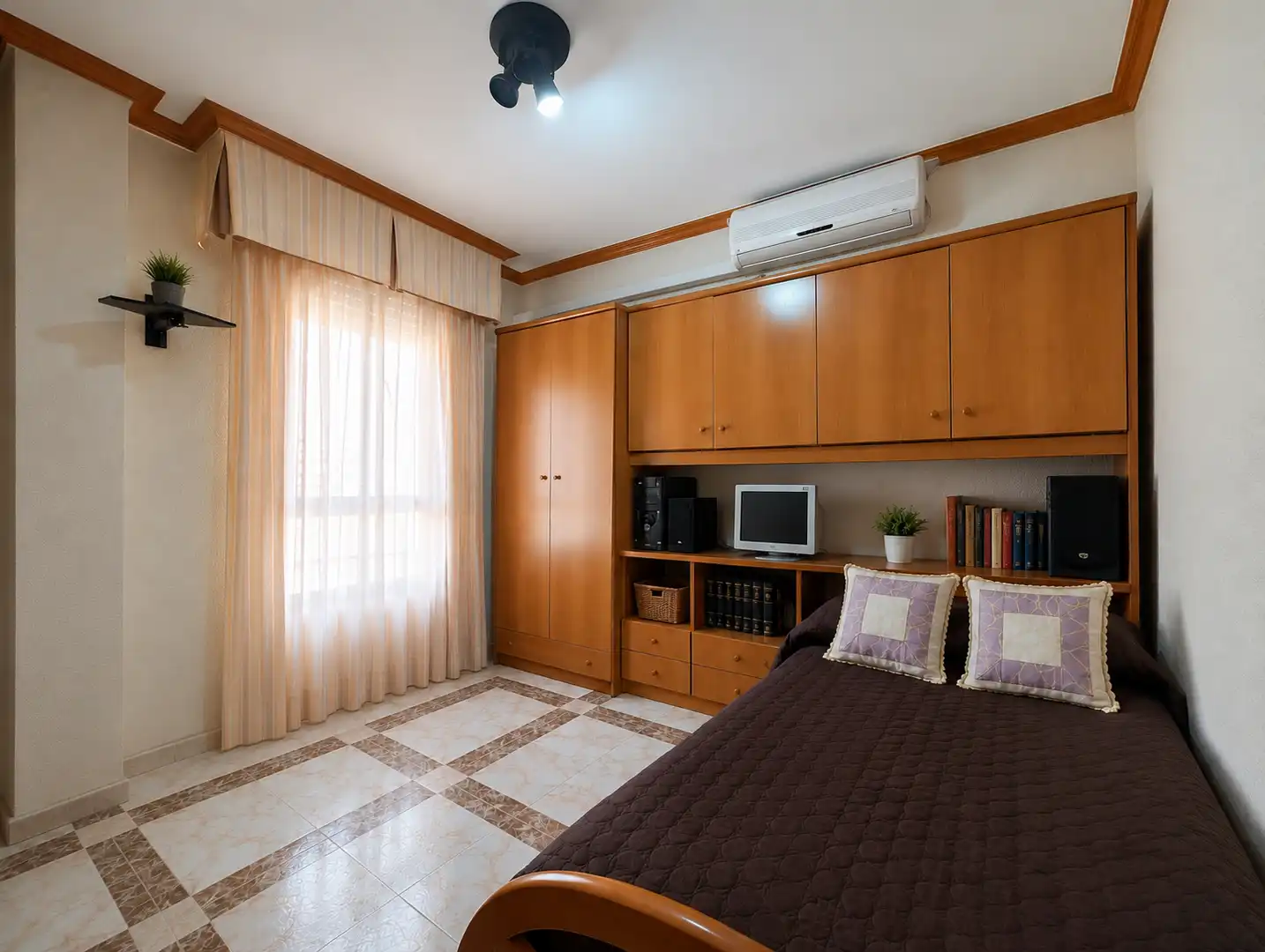Habitación de Casa adosada en venta en Aljaraque con Aire acondicionado y Piscina comunitaria