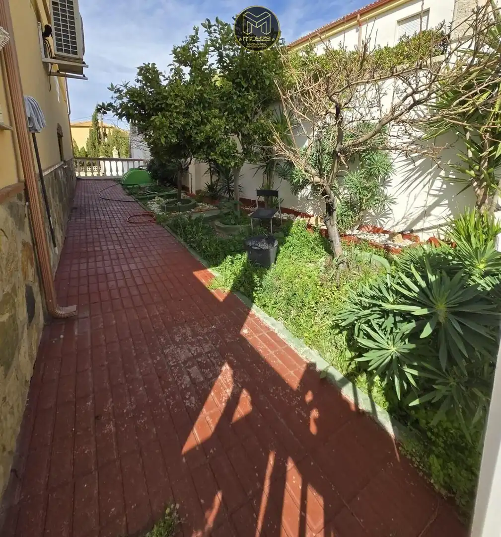 Jardí de Casa o xalet en venda en Jaén amb Aire condicionat, Traster i Piscina