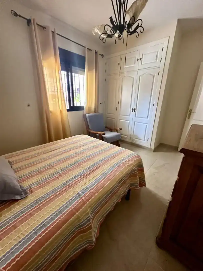 Schlafzimmer von Wohnung zur Miete in Rota mit Möbliert