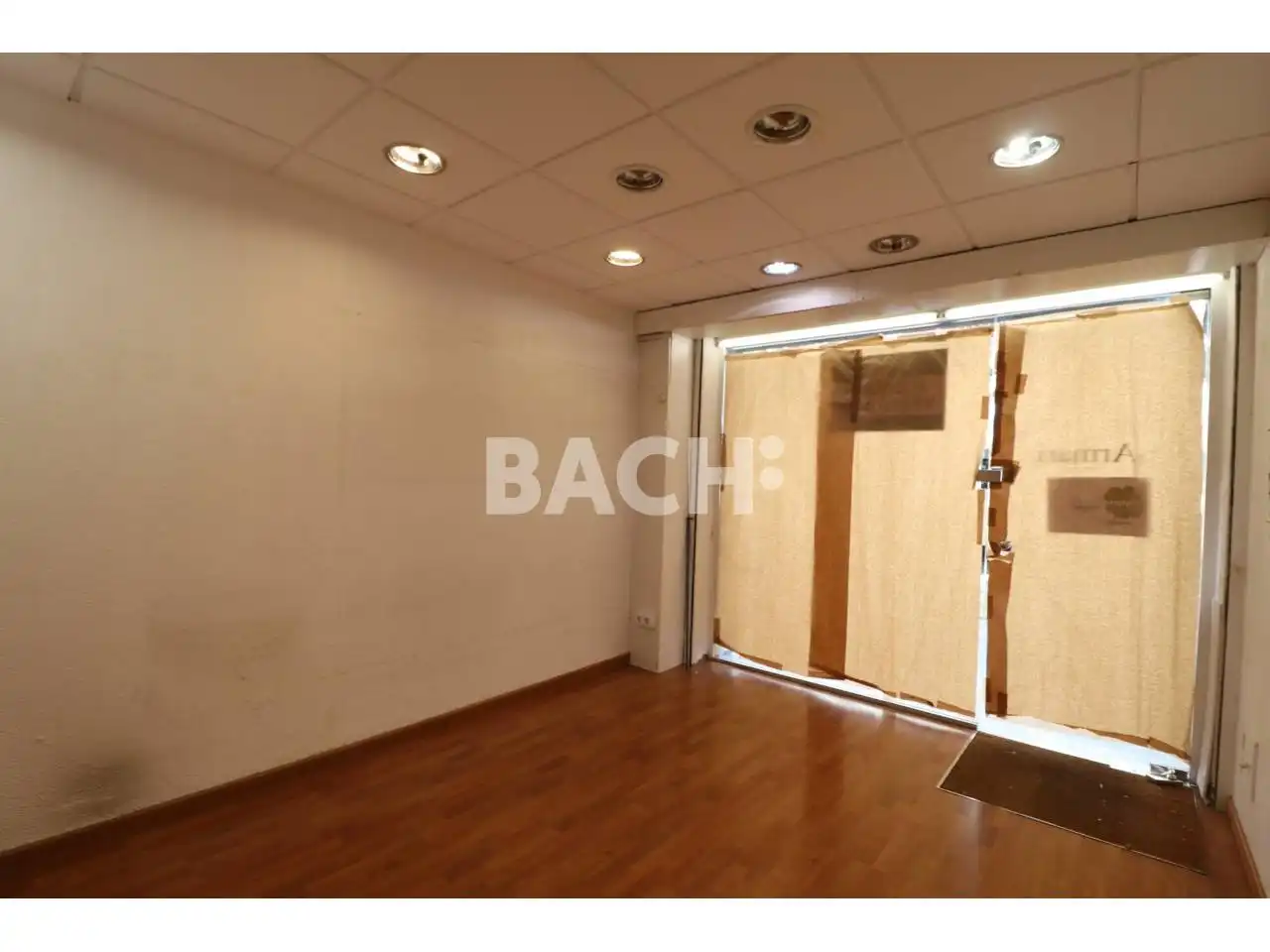 Local de alquiler en Calle Gurb, 27, Centre