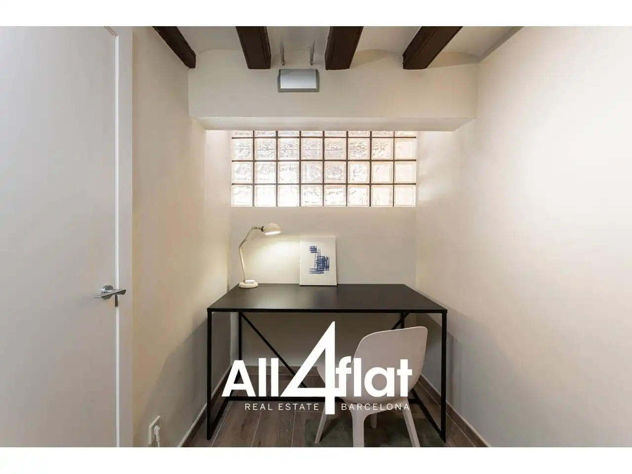 Wohnung zum Verkauf in Barcelona mit Klimaanlage, Parkett und Möbliert