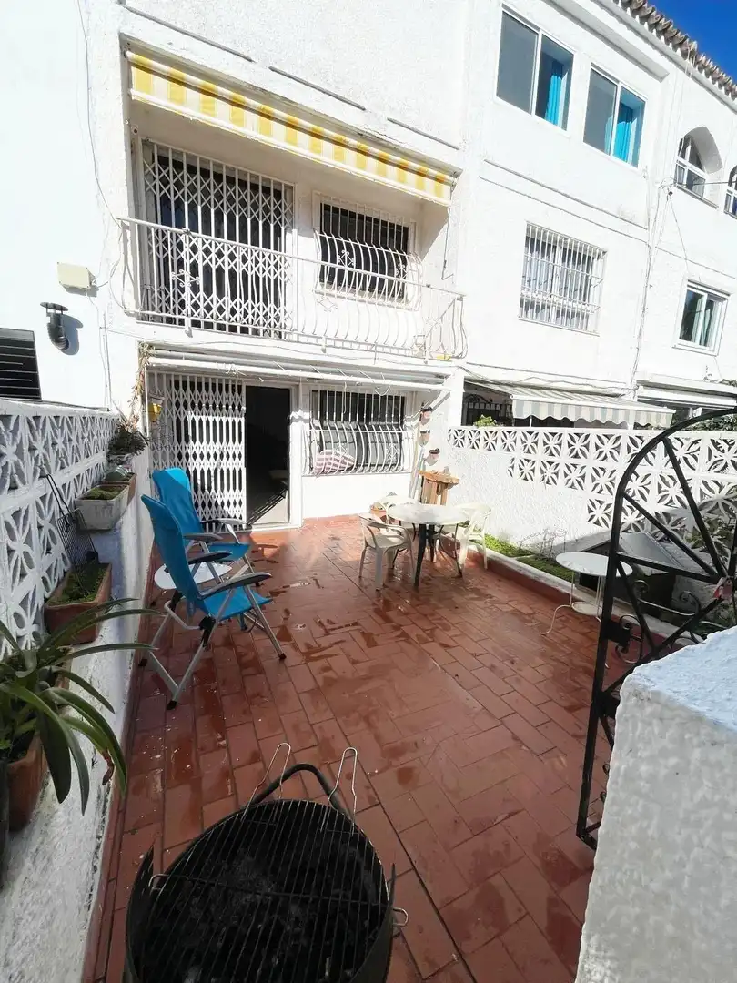 Maison mitoyenne avec jardin à vendre à Solymar