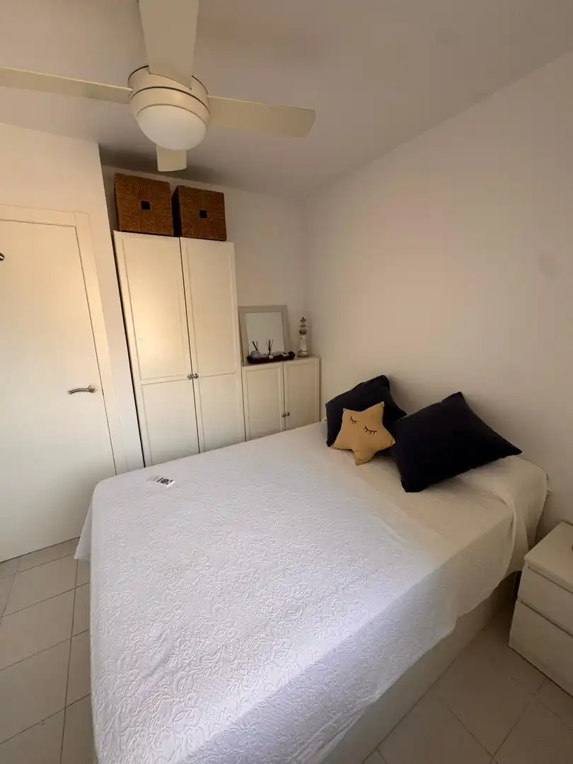Habitación de Apartamento de alquiler en Castell d'Aro, Platja d'Aro i s'Agaró con Jardín privado, Piscina y Horno