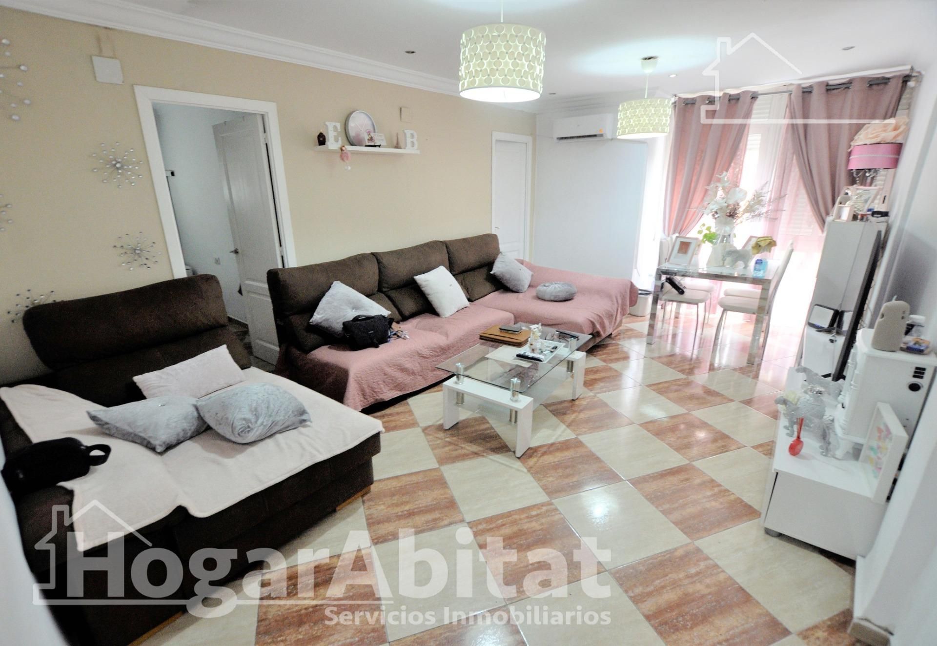 Living room of Flat for sale in  Valencia Capital  with Air Conditioner