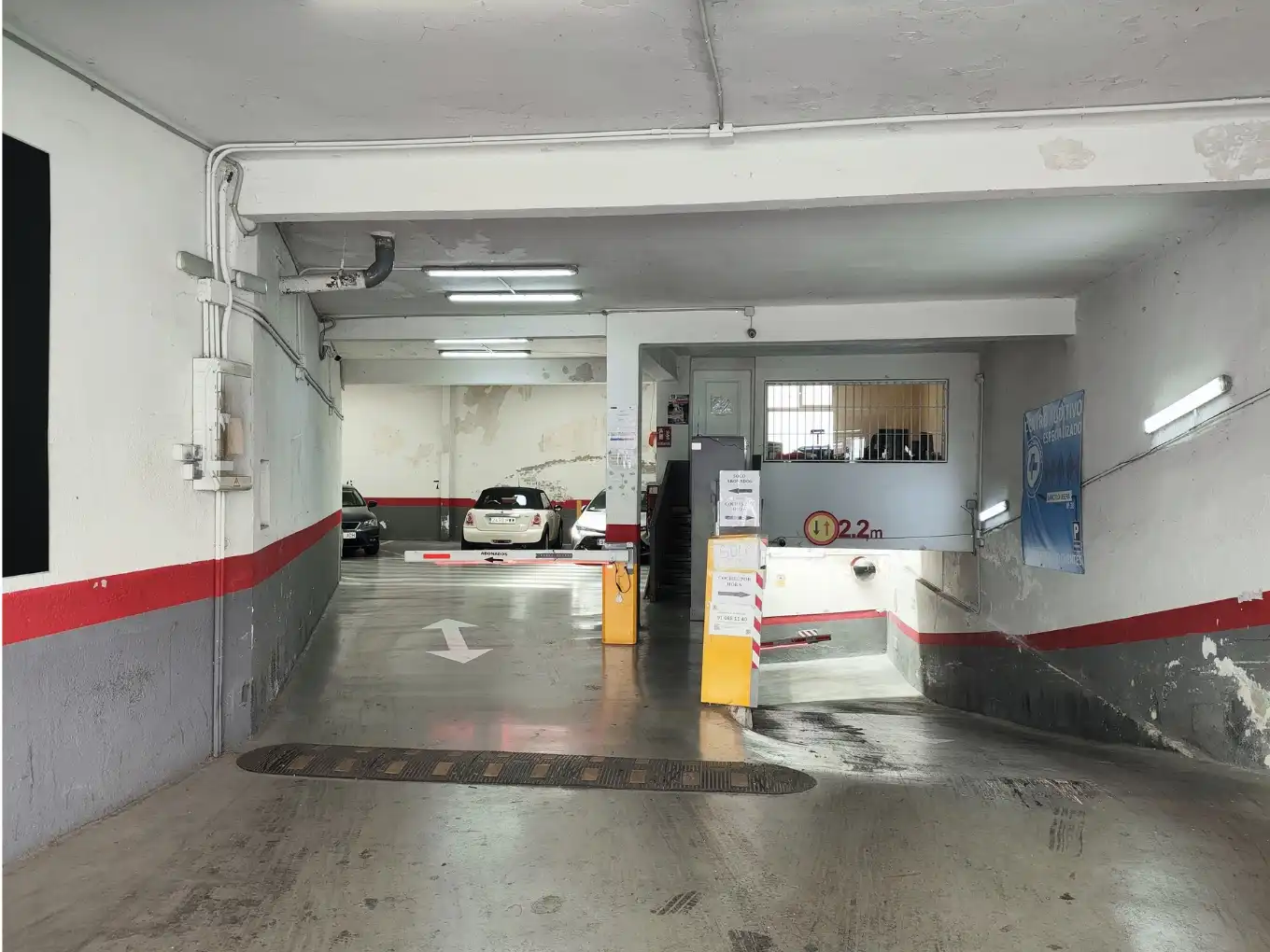 Parkplatz von Garage zur Miete in Madrid mit Alarm