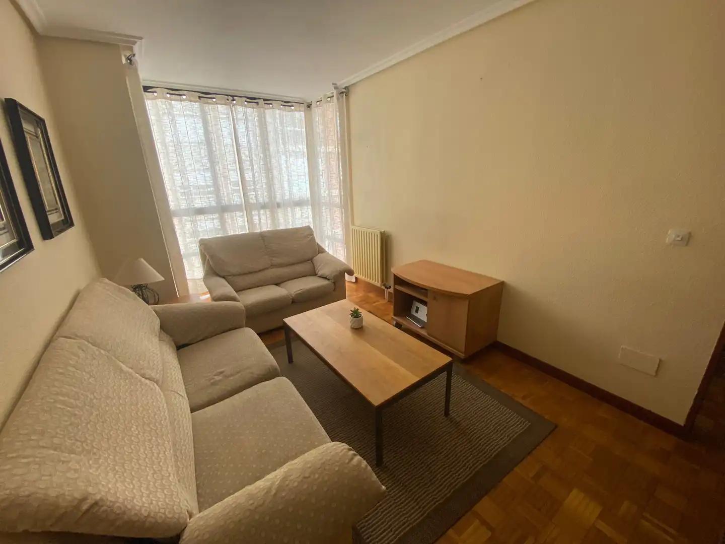 Wohnzimmer von Wohnung zur Miete in Burgos mit Möbliert