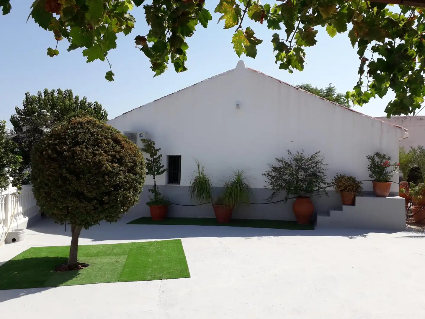 Außenansicht von Country house zum Verkauf in Villanueva del Río y Minas mit Klimaanlage, Abstellraum und Schwimmbad
