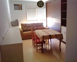 Sala d'estar de Apartament en venda en Roquetas de Mar amb Moblat i Piscina comunitària