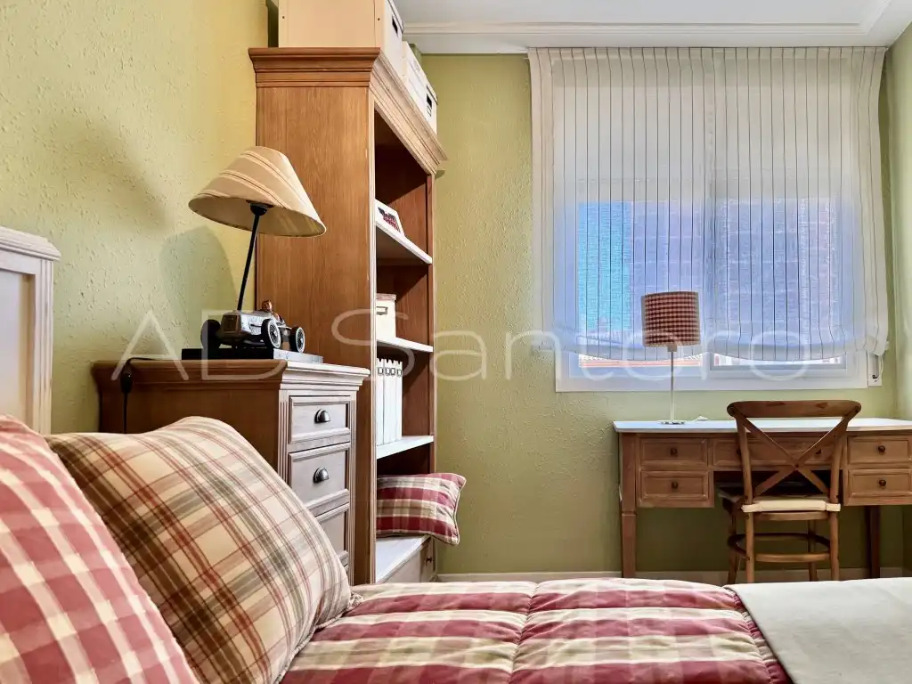 Habitación de Casa adosada en venta en Vilanova i la Geltrú