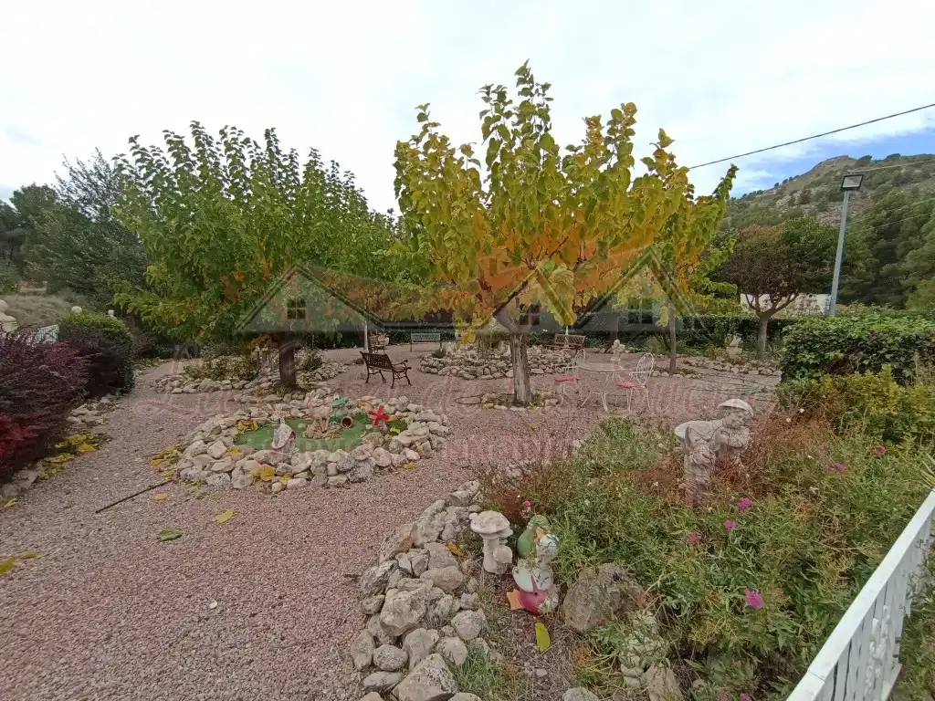 Jardí de Finca rústica en venda en Petrer