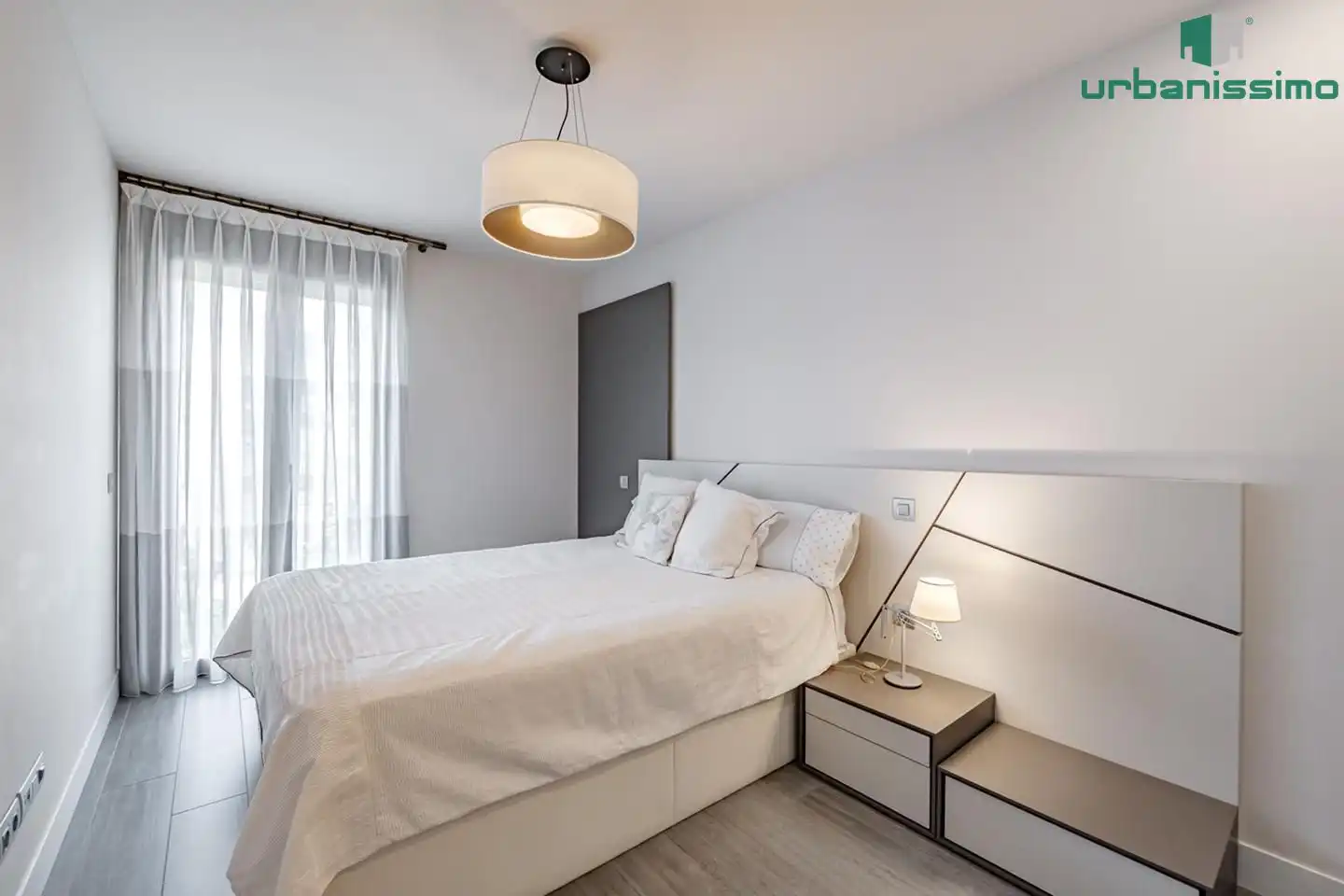 Bedroom of Flat for sale in Madrid  with Air Conditioner, Terrace and Storage room