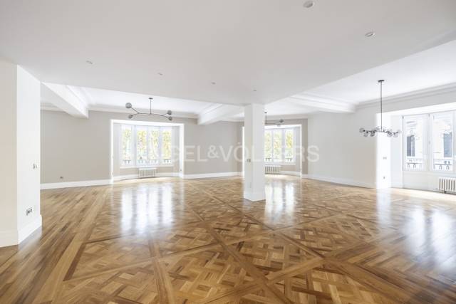 Piso en Alquiler en Calle de Alfonso XII en Jerónimos