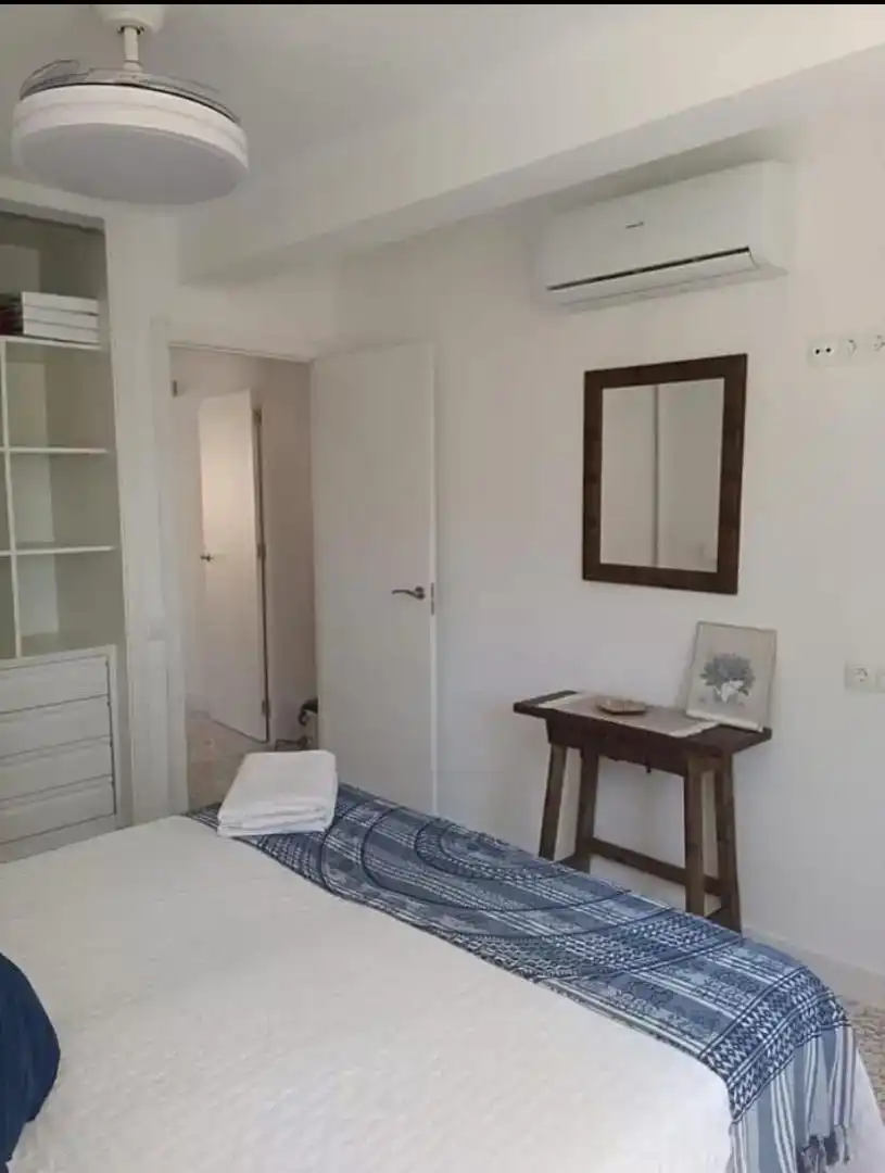 Schlafzimmer von Wohnungen zur Miete in Vélez-Málaga mit Klimaanlage, Schwimmbad und Balkon