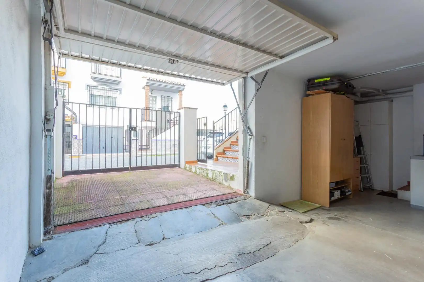 Casa adosada en venda en Cúllar Vega amb Aire condicionat, Calefacció i Moblat