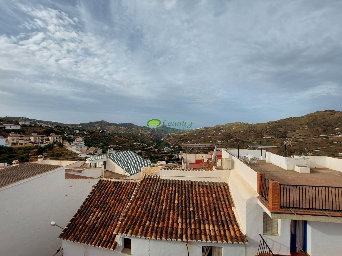 Vista exterior de Casa o xalet en venda en Canillas de Albaida amb Aire condicionat, Terrassa i Traster