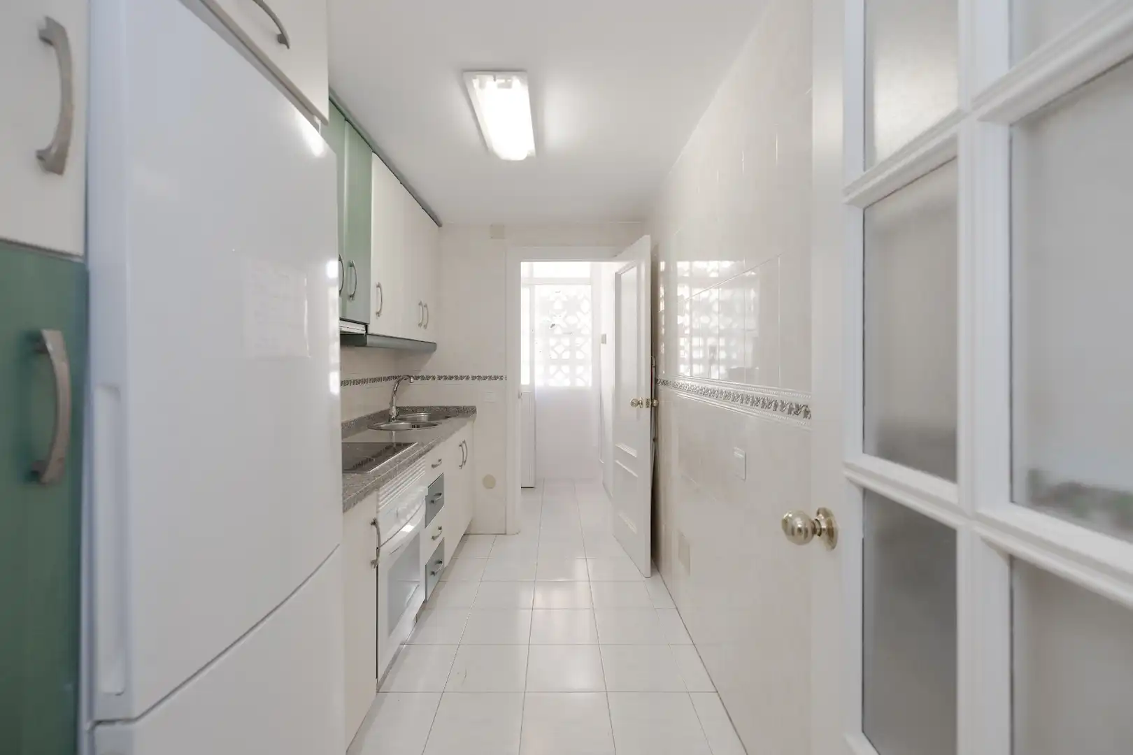 Kitchen of Flat for sale in Marbella  with Community pool