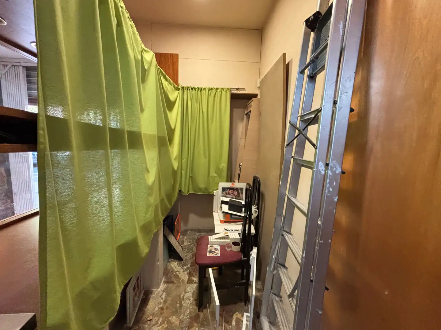 Local de alquiler en Terrassa con Aire acondicionado, Internet y Alarma