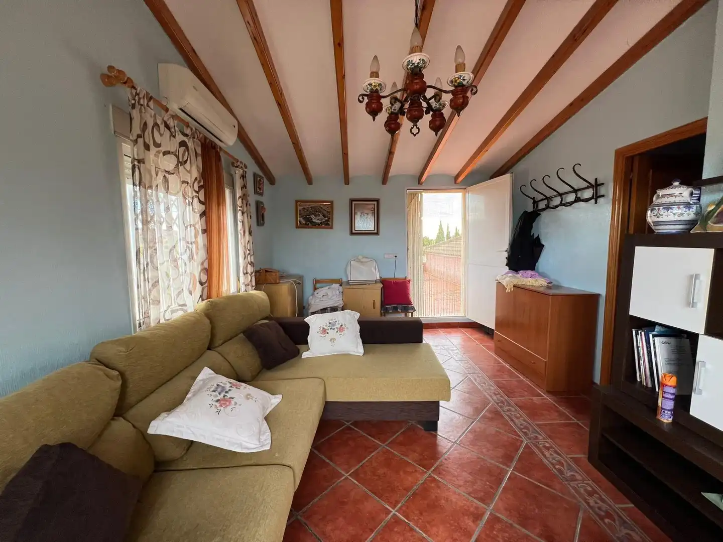 Sala d'estar de Casa o xalet en venda en Elche / Elx amb Jardí privat, Terrassa i Piscina