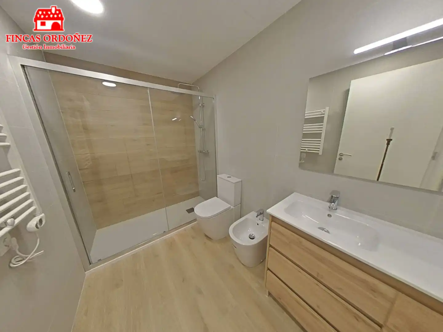 Badezimmer von Wohnung zum Verkauf in Sant Andreu de la Barca mit Klimaanlage, Heizung und Balkon