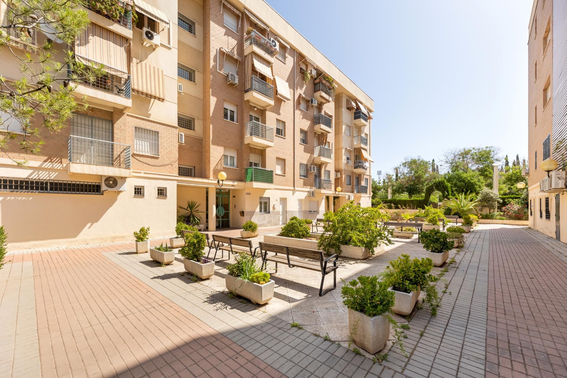 Exterior view of Apartment for sale in  Granada Capital