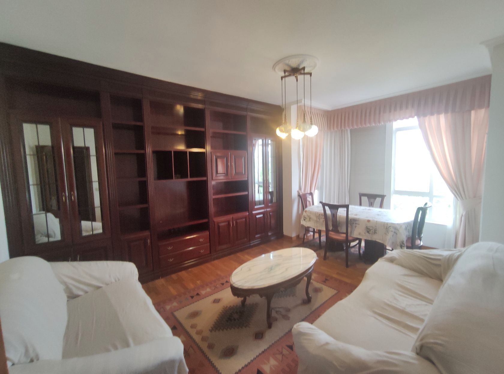 Sala de estar de Piso de alquiler en Ourense Capital  con Calefacción, Parquet y Amueblado