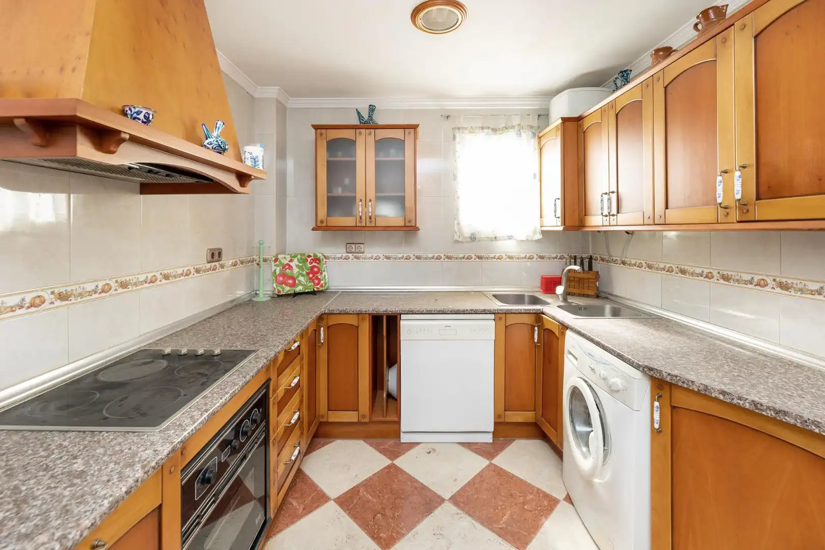 Kitchen of Buildings for sale in Granada