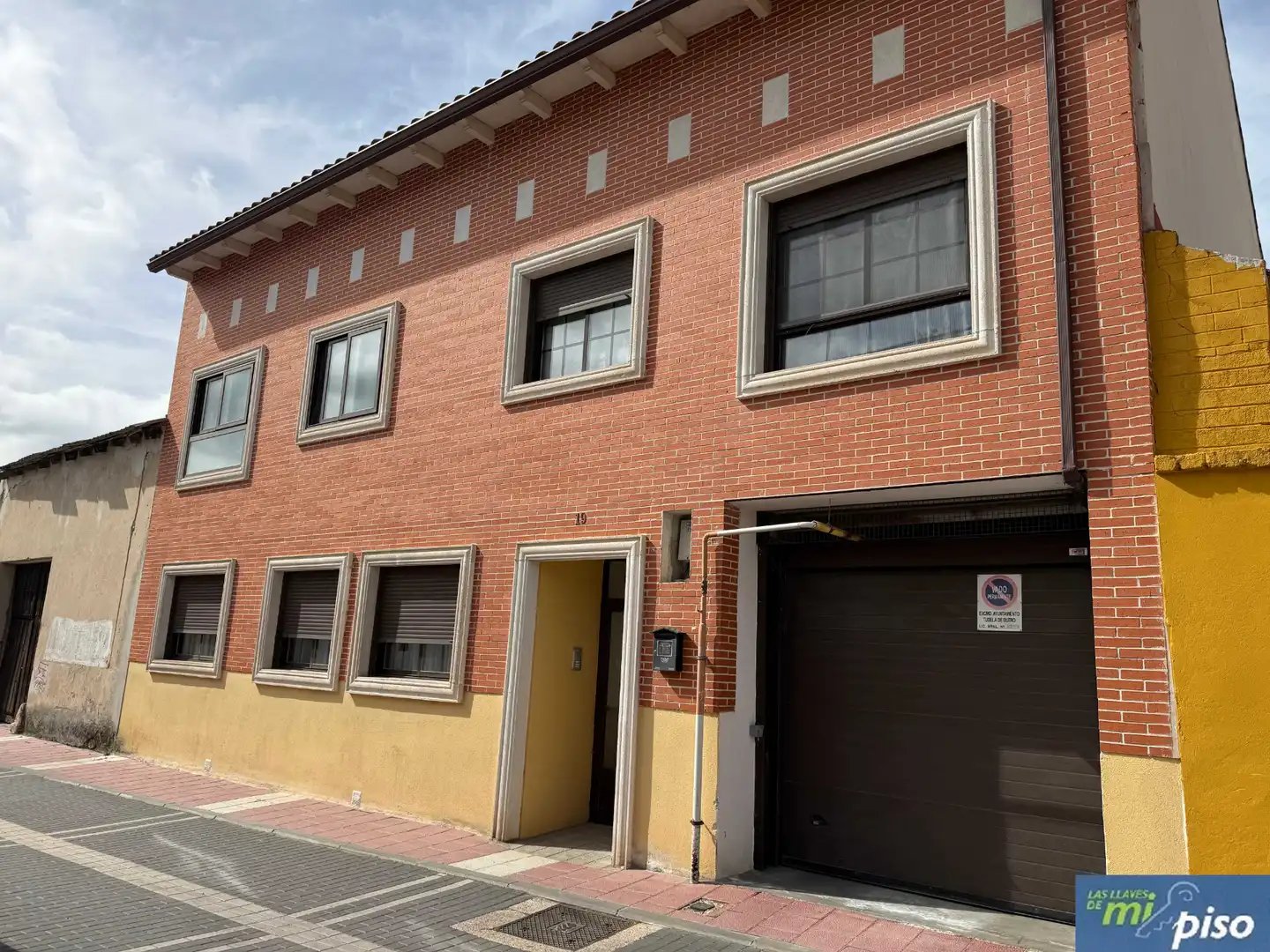 Exterior view of Flat for sale in Tudela de Duero  with Heating, Parquet flooring and Storage room