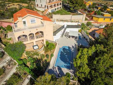 Casa amb piscina en venda a N/A