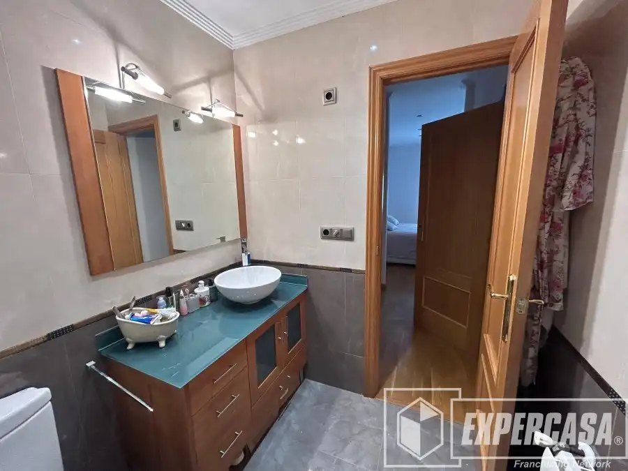 Baño de Piso en venta en Riba-roja de Túria con Aire acondicionado y Terraza