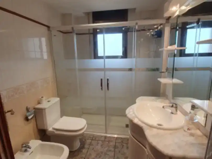 Badezimmer von Wohnung zum Verkauf in Barbastro mit Balkon