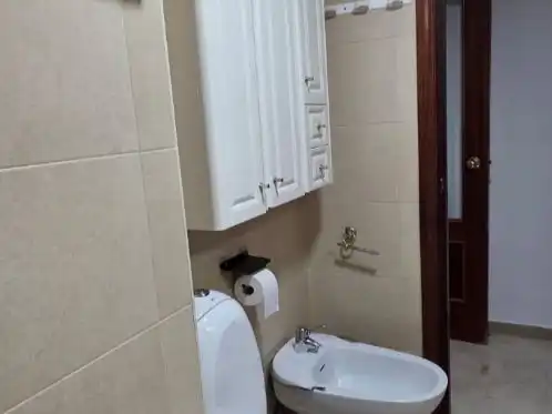 Badezimmer von Wohnung zur Miete in Sevilla mit Klimaanlage, Möbliert und Waschmaschine