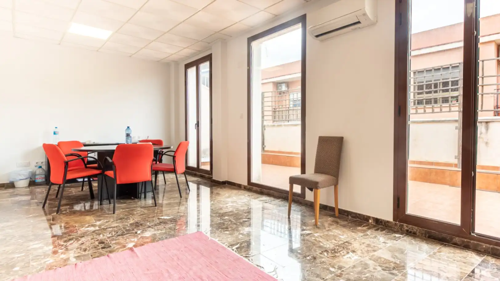 Menjador de Oficina de lloguer en Dénia amb Aire condicionat, Calefacció i Terrassa