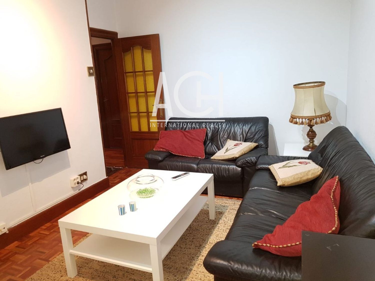 Sala d'estar de Pis de lloguer en Bilbao  amb Calefacció, Parquet i Terrassa