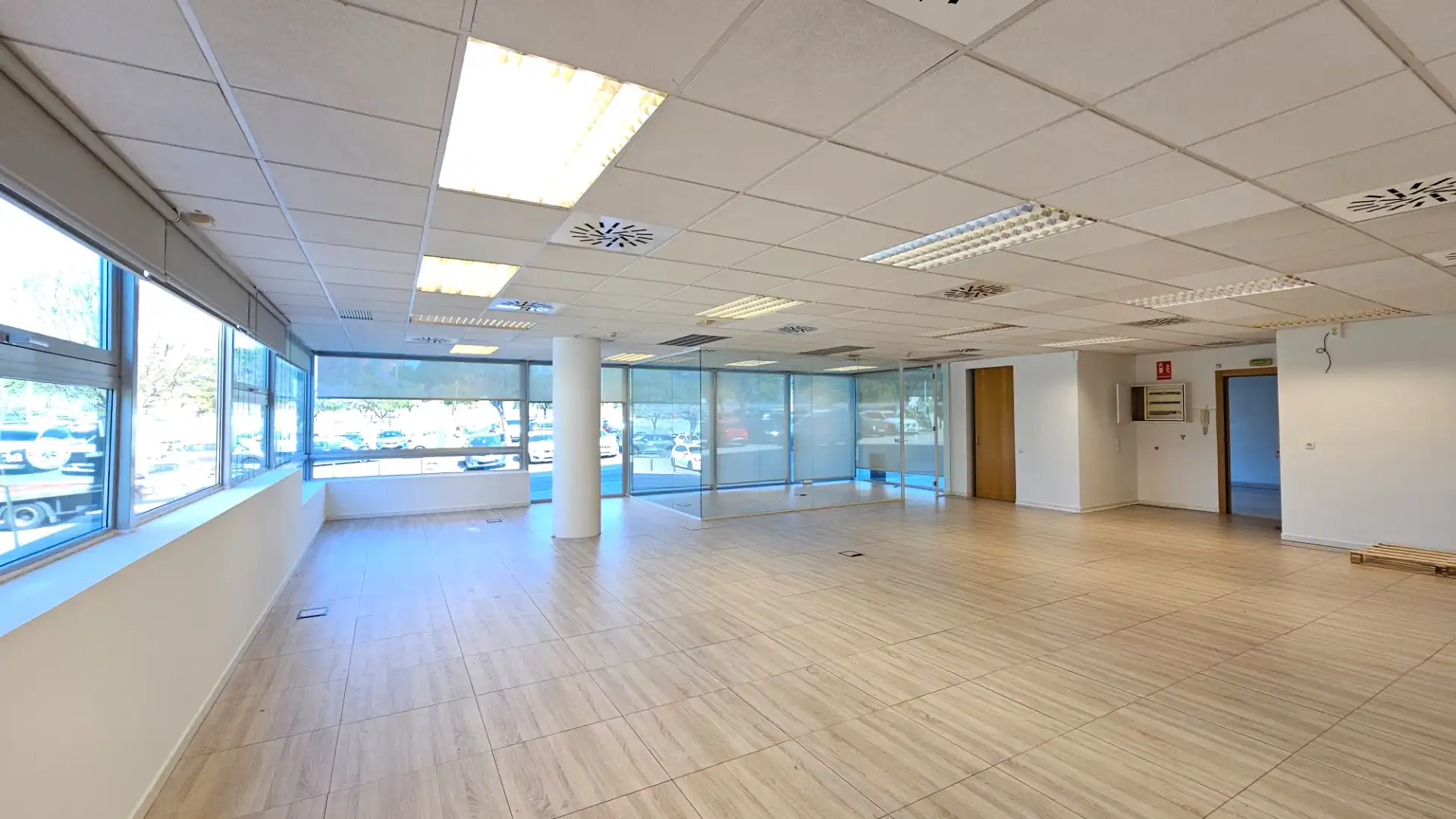 Büro zur Miete in Sant Joan Despí mit Klimaanlage, Heizung und Internet