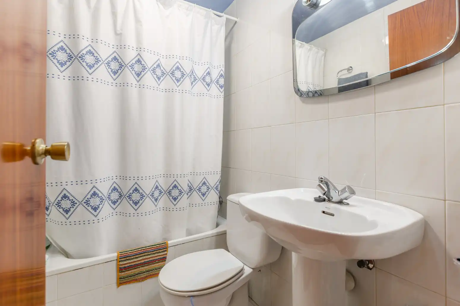 Bathroom of Flat for sale in  Pamplona / Iruña  with Heating and Parquet flooring