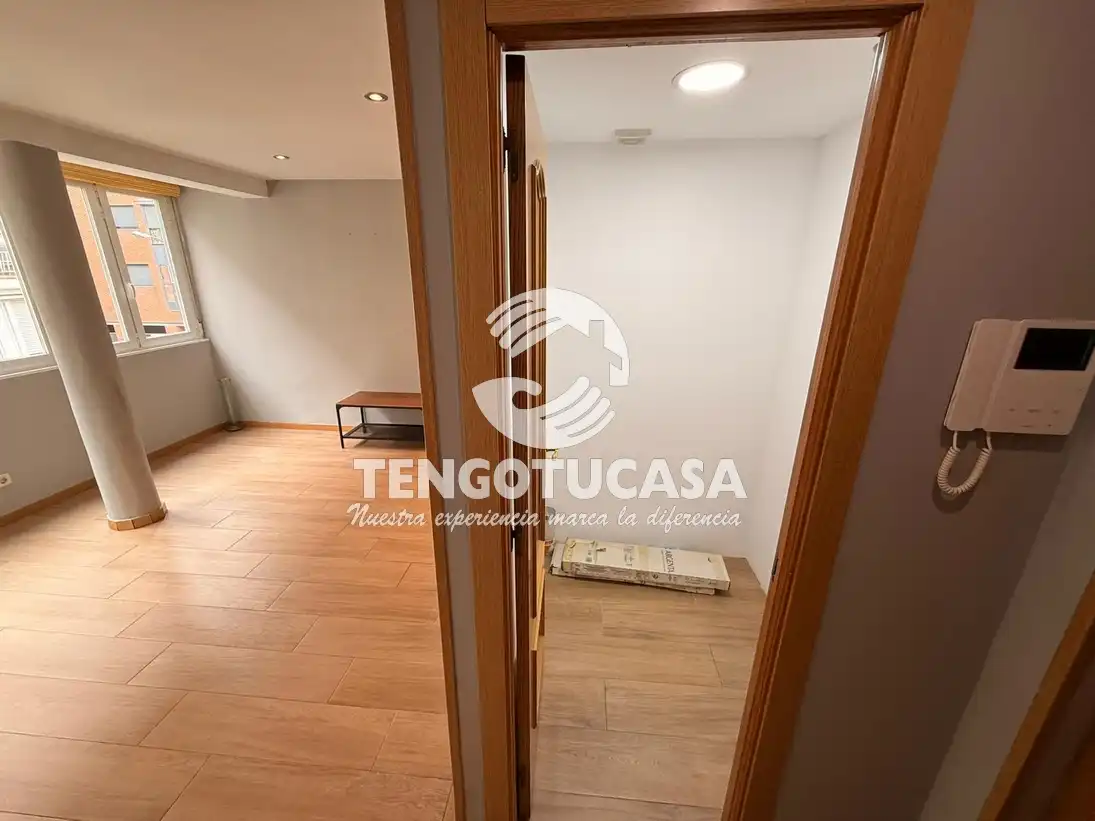 Flat for sale in Madrid  with Air Conditioner, Heating and Furnished