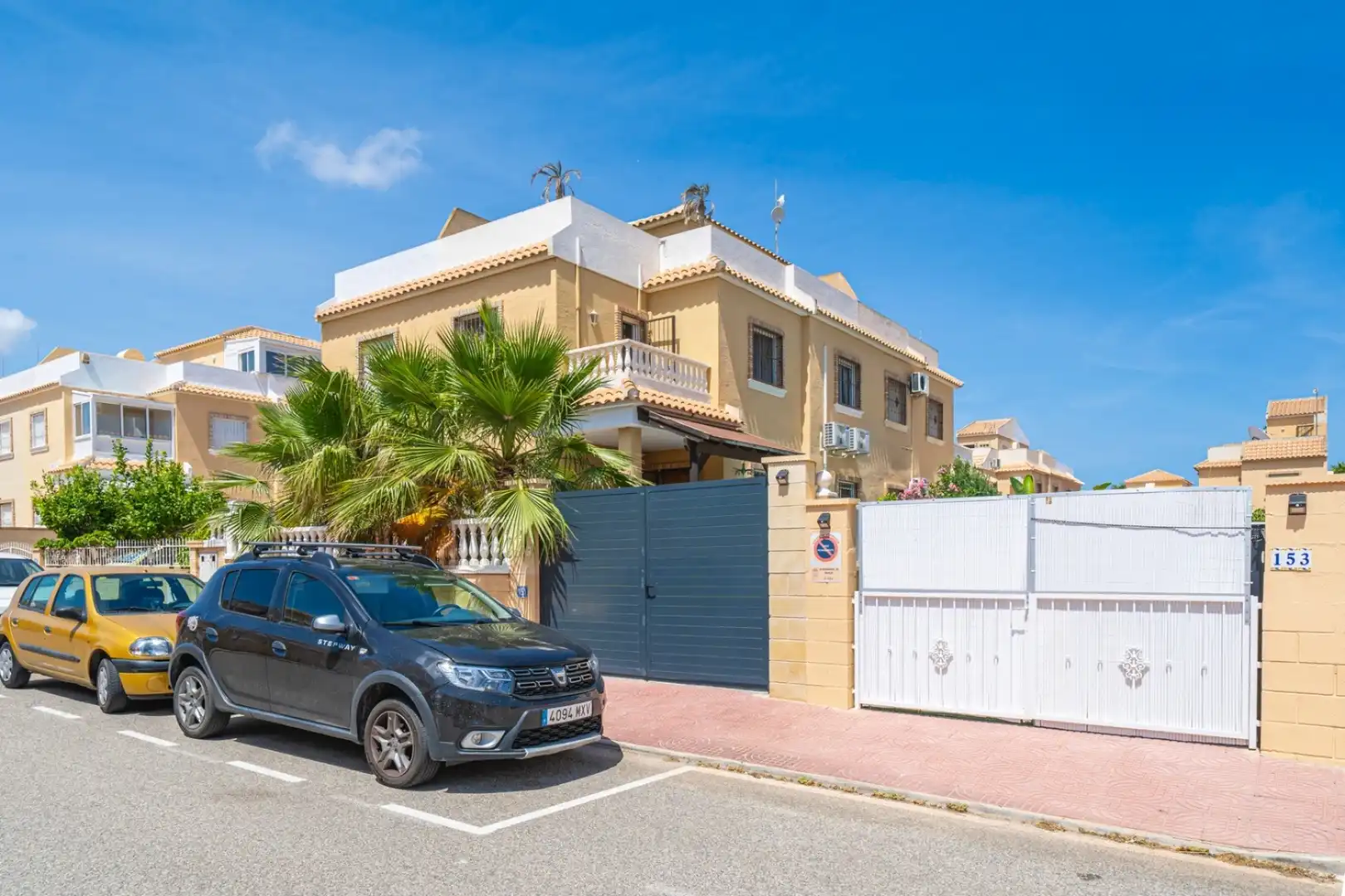 Vista exterior de Casa o xalet en venda en Rojales amb Aire condicionat, Calefacció i Jardí privat