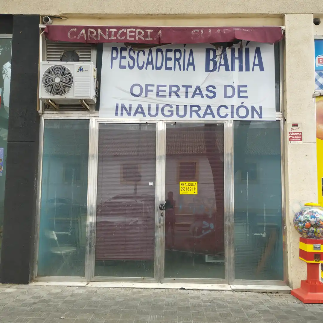 Locale commerciale in affitto a Plaza el Molino