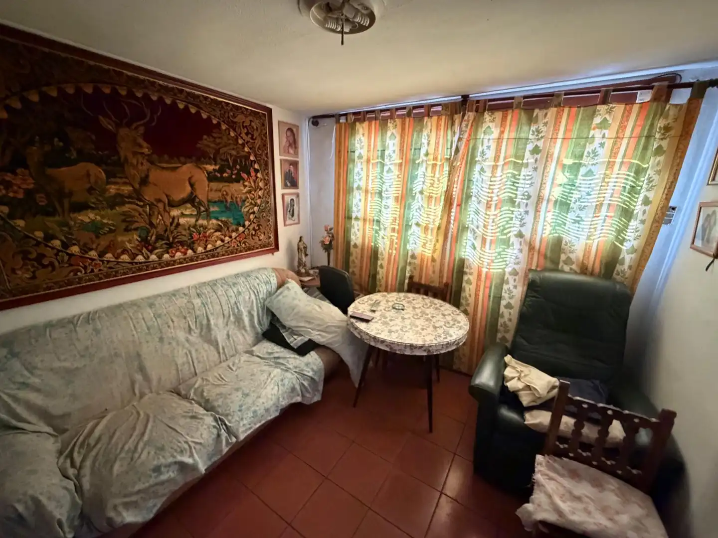 Sala d'estar de Casa adosada en venda en Peligros amb Terrassa