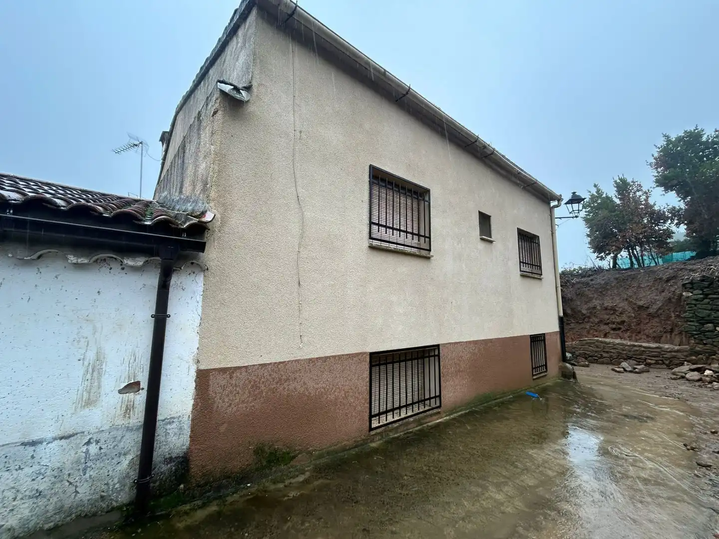 Exterior view of Houses for sale in Perales del Puerto  with Storage room