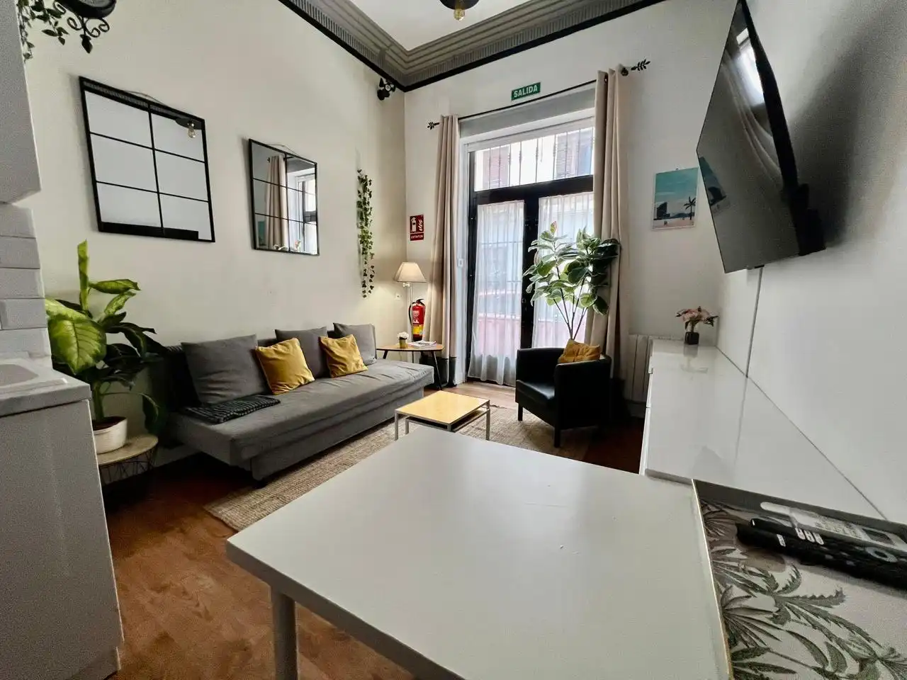 Living room of Ground floor for sale in Madrid  with Air Conditioner, Terrace and Furnished
