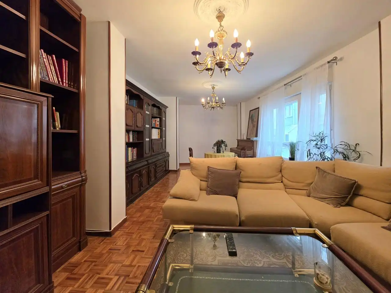 Sala de estar de Piso de alquiler en Oviedo  con Calefacción y Amueblado
