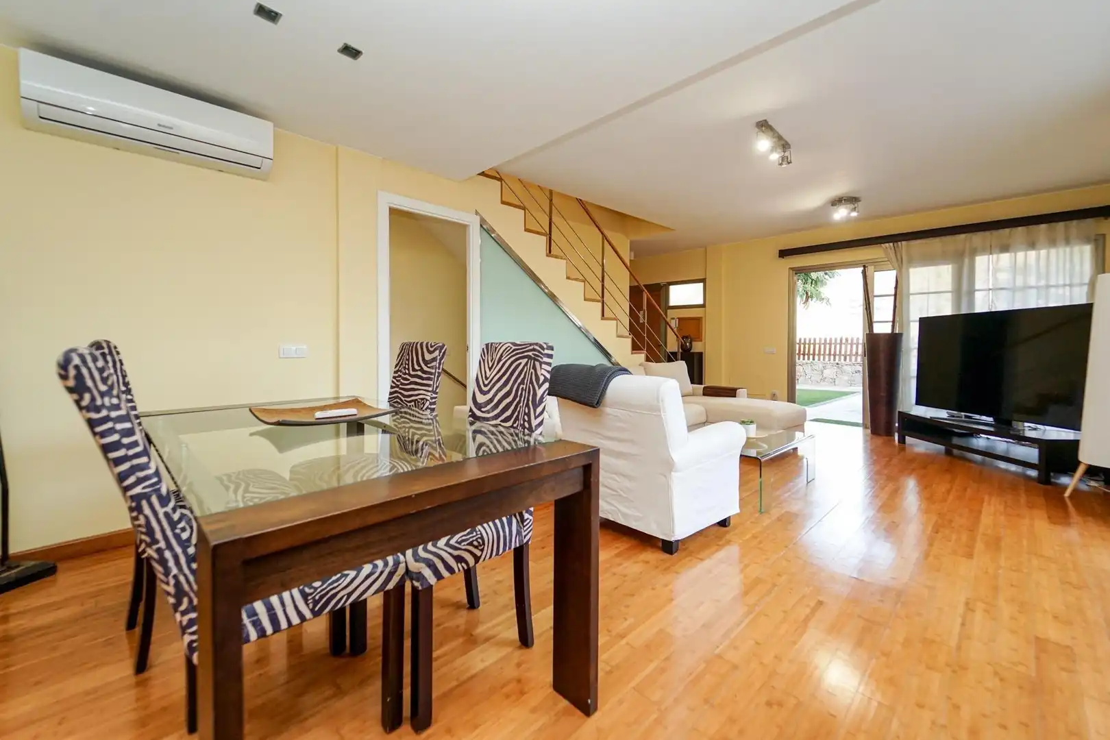 Sala d'estar de Casa o xalet en venda en Mogán amb Aire condicionat, Jardí privat i Terrassa