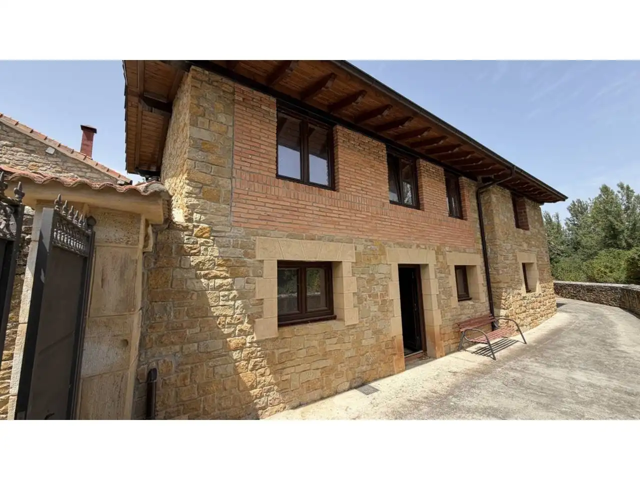 Vista exterior de Casa o chalet en venta en Merindad de Valdeporres con Jardín privado y Terraza