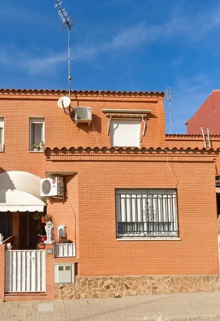Vista exterior de Casa adosada en venta en Cabañas de la Sagra